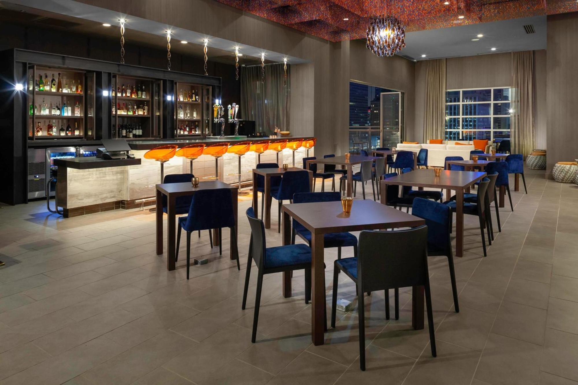 Courtyard By Marriott Downtown/reunion District Dallas